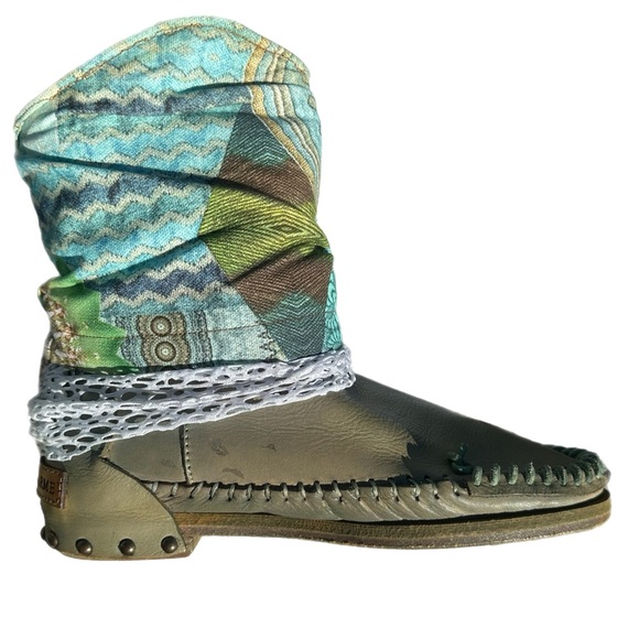 Karma Of Charme Green/Blue Leather Boho/Moccasin Boots with Accents Size 36. - Picture 4 of 16